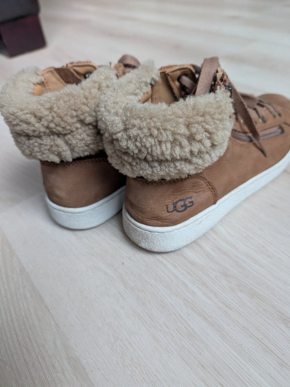 UGG Olive Genuine Shearling Cuff Sneaker (Women) Size 9, CHESTNUT NUBUCK LEATHER - Picture 3 of 7